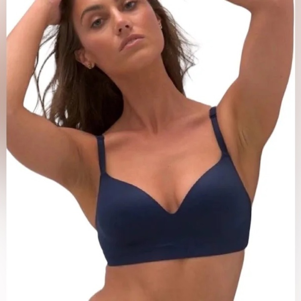Soma Enbliss Luxe wireless lace J-hook bra. Navy color. EUC!! Size 34D.